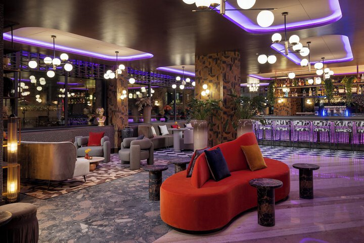 Lounge 46 of 60