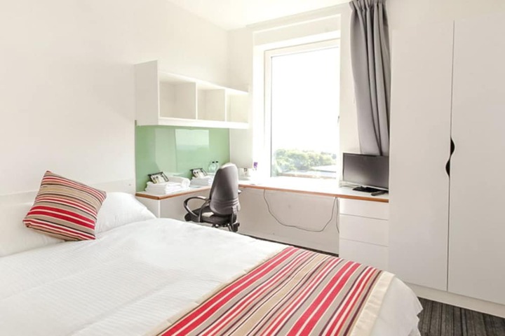 Room 8 of 17