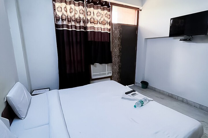Room 12 of 28
