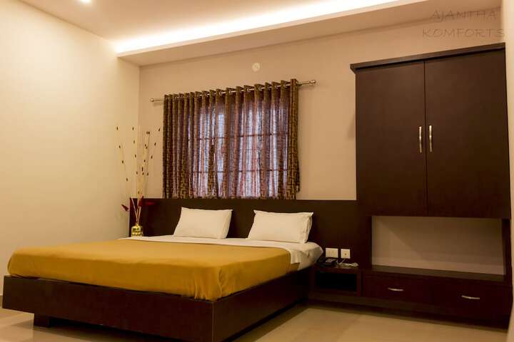 Room 9 of 33