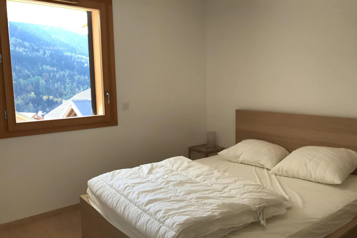Room 6 of 8