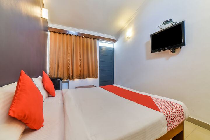Room 12 of 16