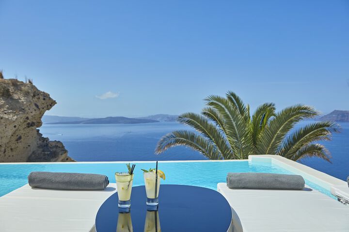 Hotel with Pool