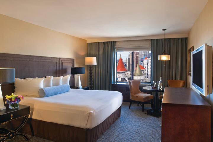 Standard Room, King or Two Doubles (4 of 5)