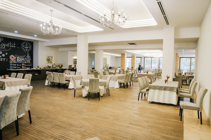 Dining 46 of 62
