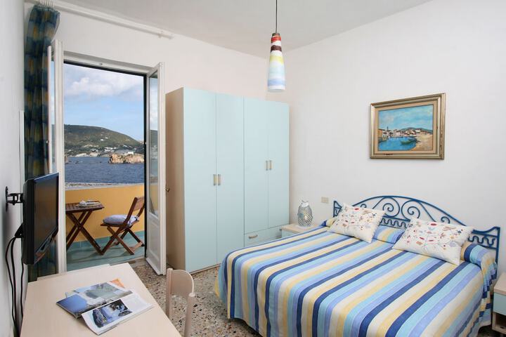 Room 7 of 31