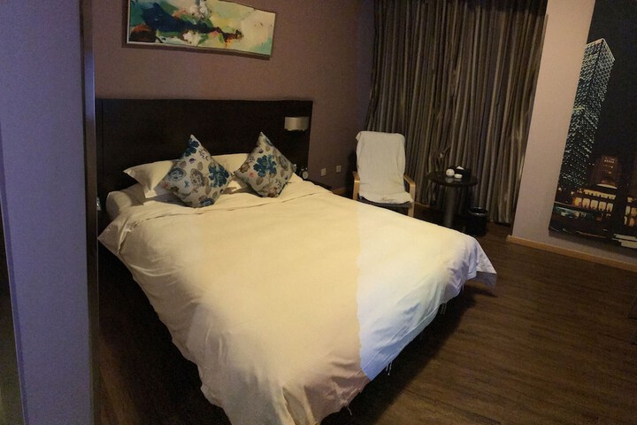 Room 9 of 25