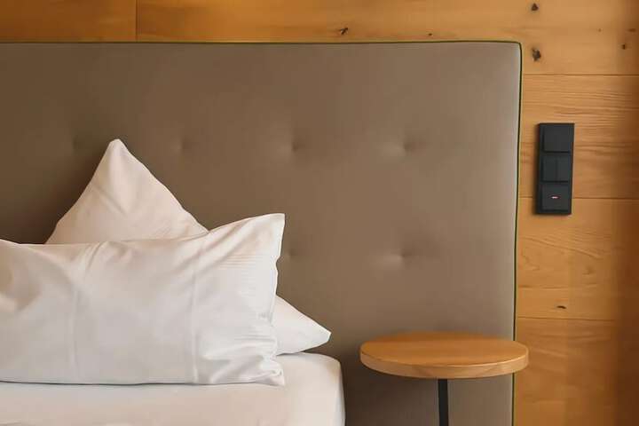 Room 47 of 233