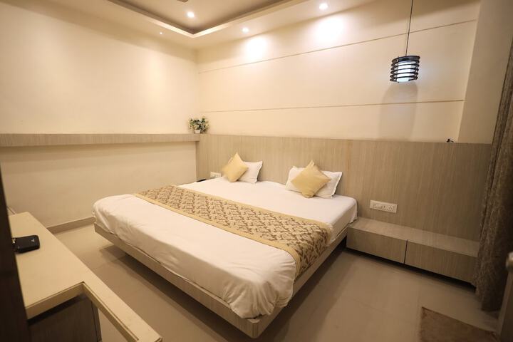 Room 16 of 31