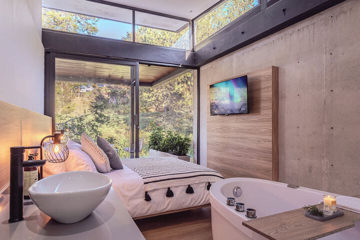 Room 4 of 20