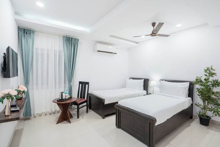 Room 5 of 16