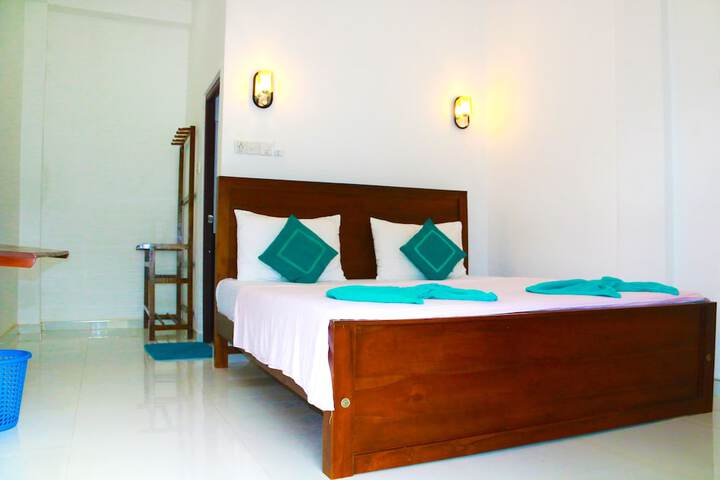 Room 10 of 34