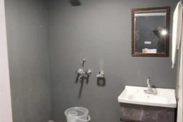 Room 4 of 15