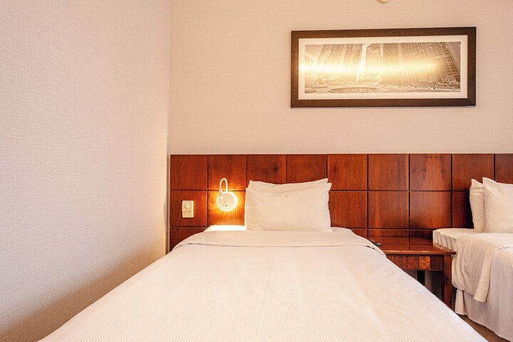 Room 92 of 240