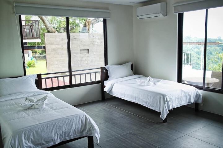 Room 8 of 17