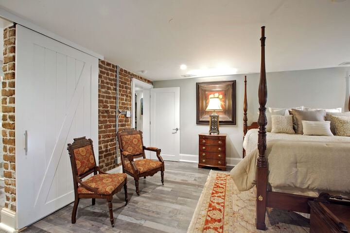 Room 4 of 113