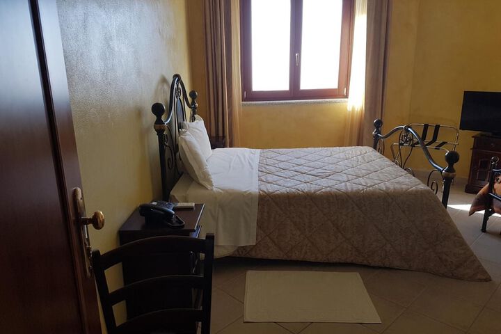 Room 10 of 44