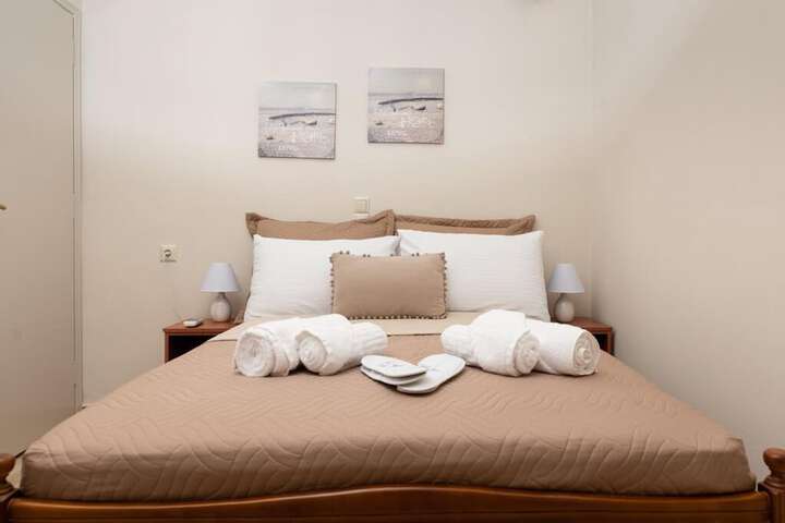 Room 6 of 33