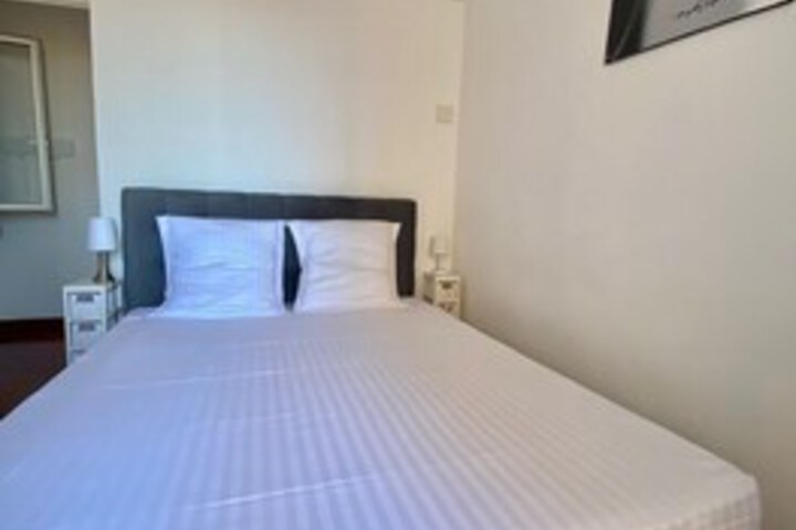 Room 32 of 41