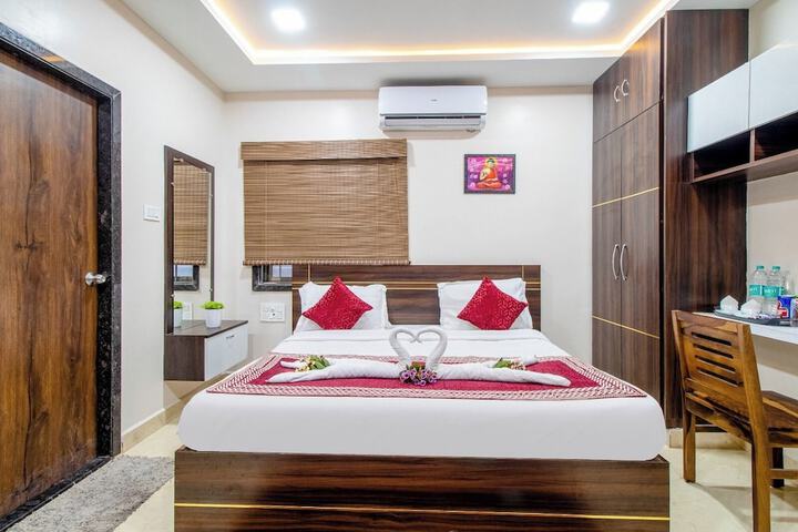 Room 5 of 11