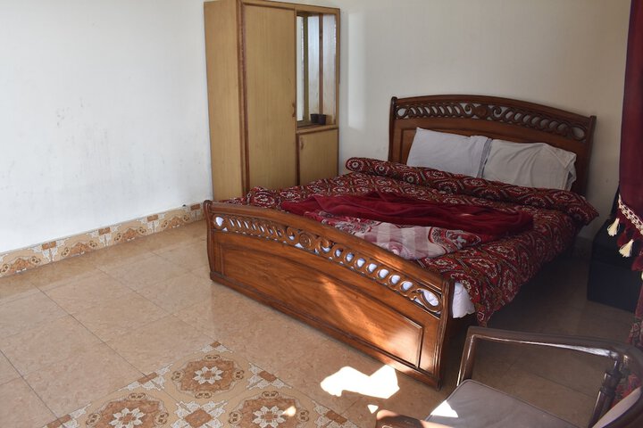 Room 3 of 8