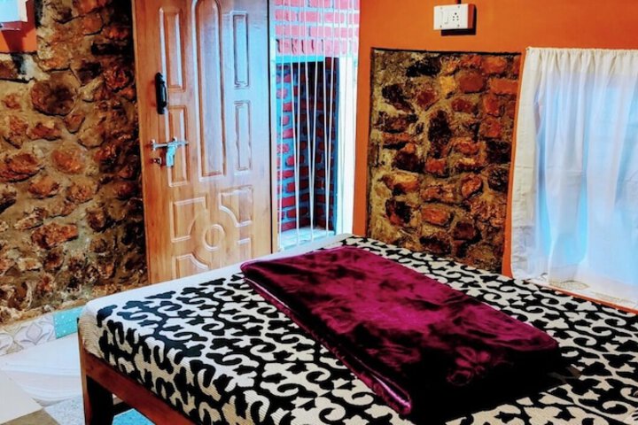 Room 12 of 195