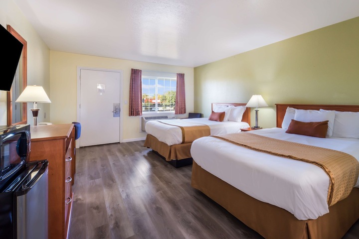 1 Queen Bed (1 of 18)