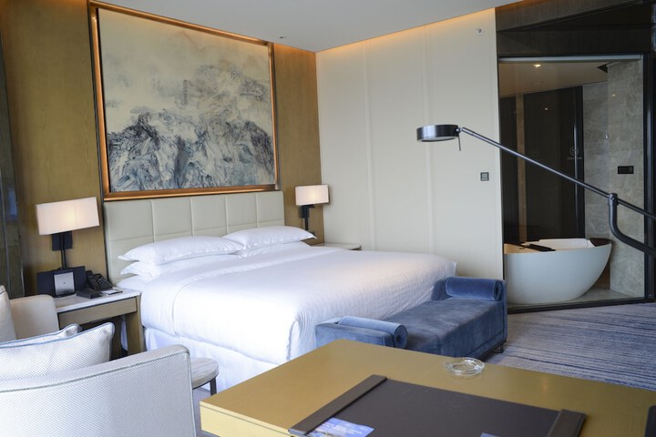 Room 13 of 107