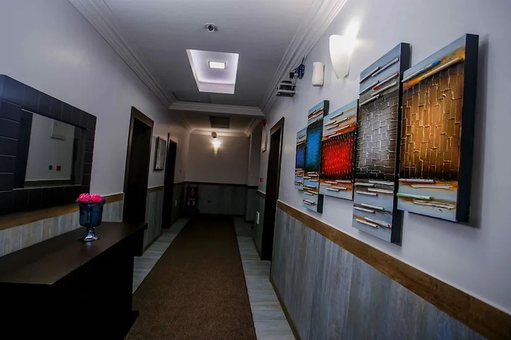 Room 8 of 11