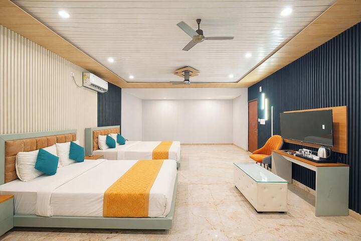 Room 6 of 18
