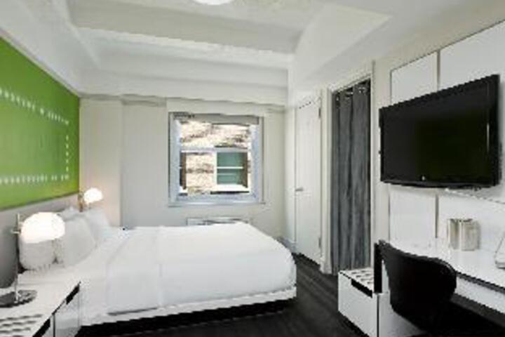 1 Queen Bed (1 of 4)