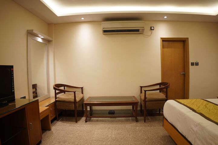 Room 34 of 67