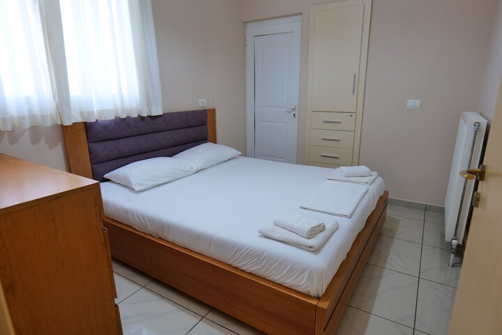 Room 14 of 108