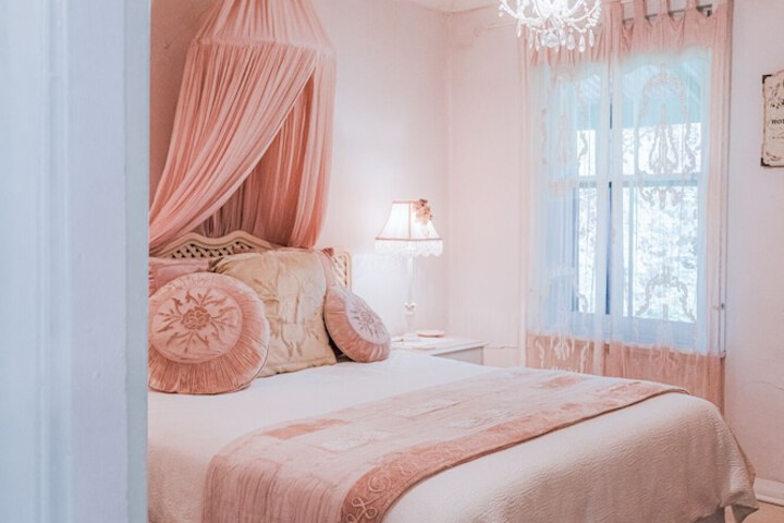 Room 2 of 33