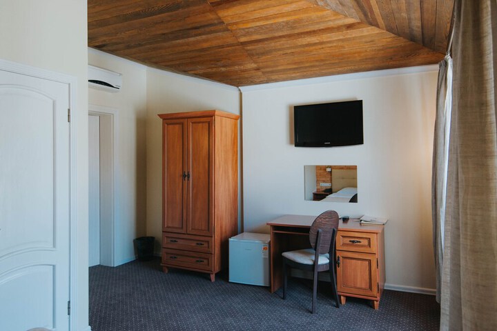 Room 6 of 39