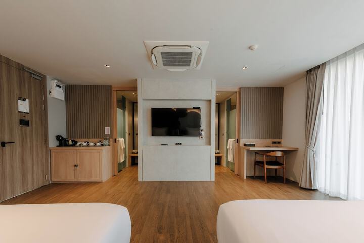 Room 21 of 216