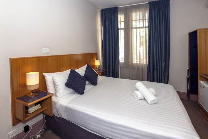 Room 10 of 34