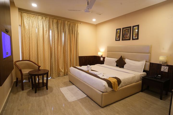 Room 4 of 18