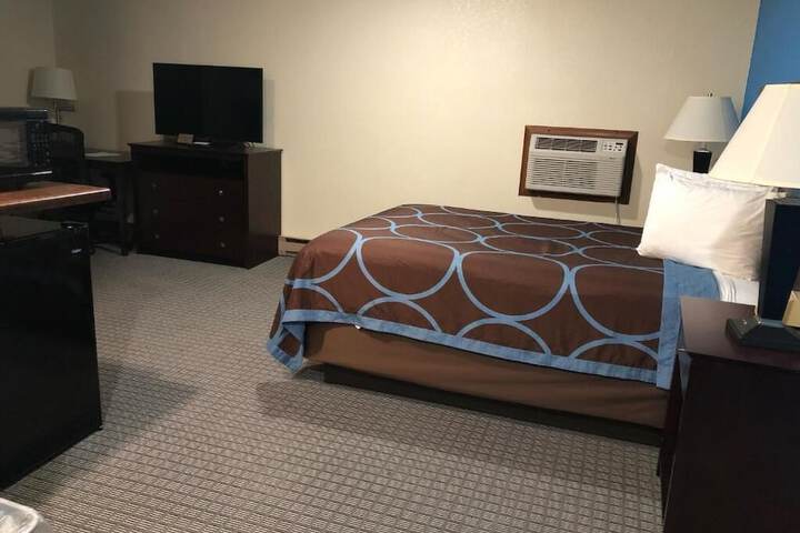 Suite 1 King Bed (2 of 6)