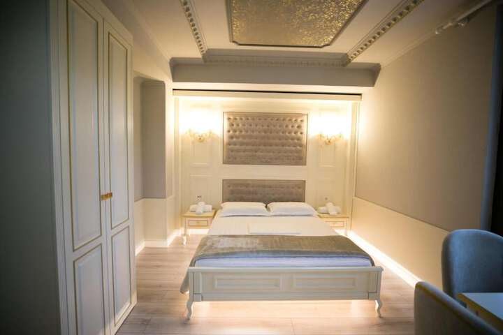 Room 9 of 24
