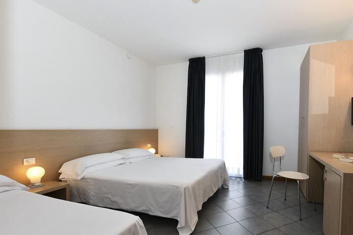 Room 45 of 102