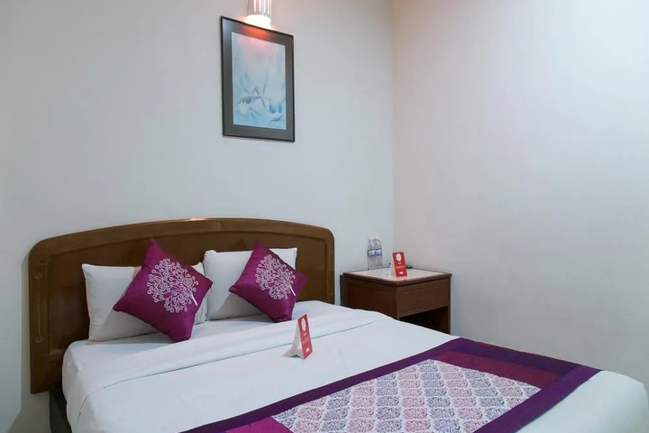 Room 4 of 9