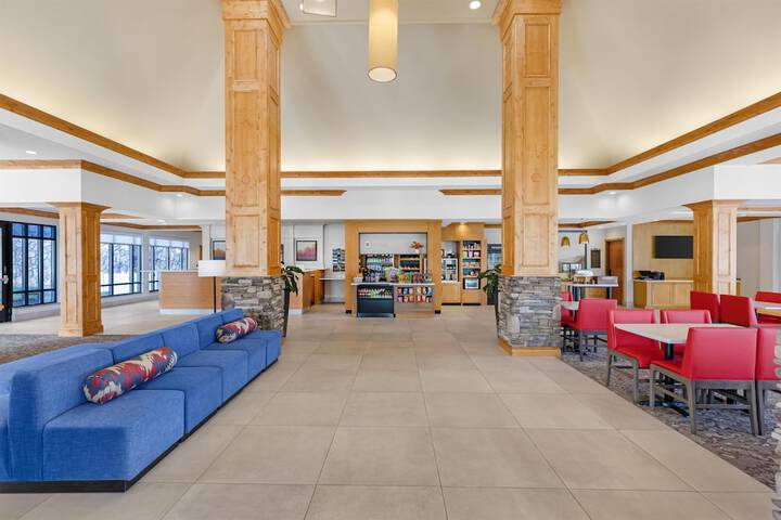 Entrance & Lobby