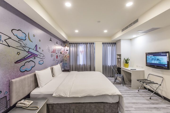 Room 33 of 59