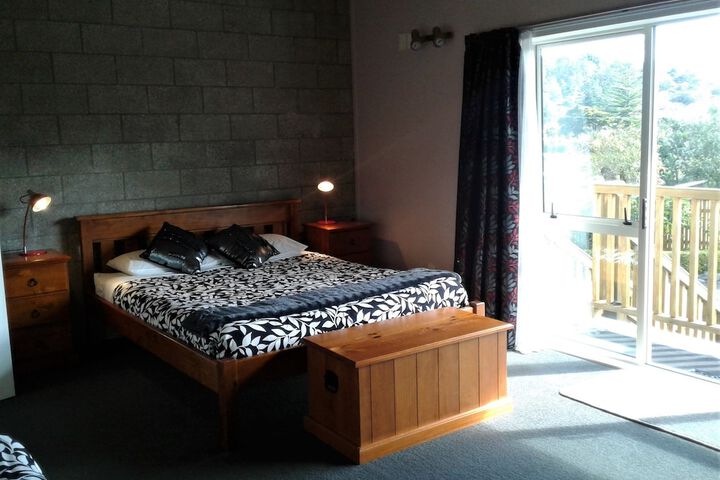 Room 9 of 33