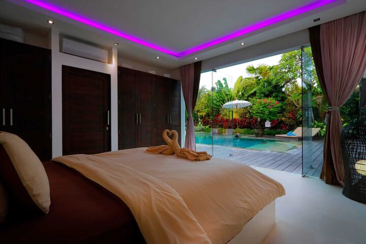 Room 6 of 60