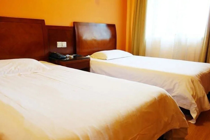 Room 5 of 9