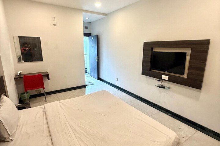Room 16 of 44