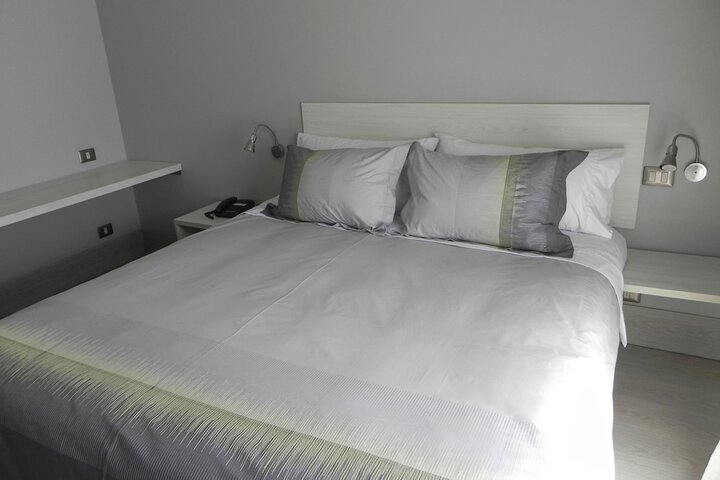 Room 4 of 30