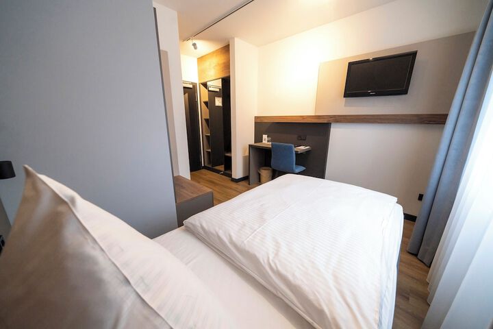 Room 17 of 24